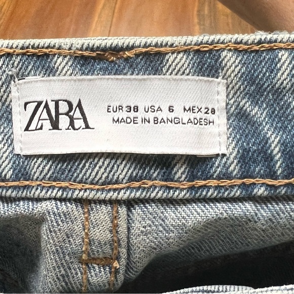 Zara Distressed Denim Short - Picture 3 of 3
